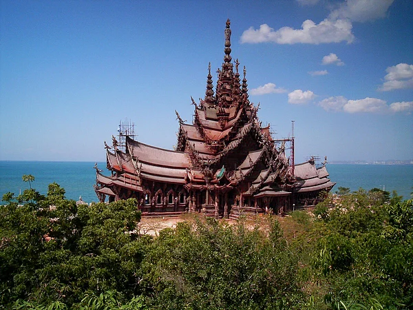Marlinjuice/Wiki Commons : The Sanctuary of Truth is an ode to Thai temple architecture